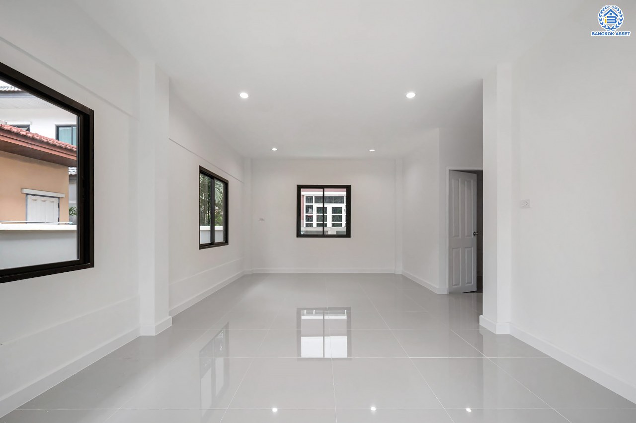 บ้านมือสองตกแต่งใหม่ โครงการ รติรมย์ 2 ราชพฤกษ์-กาญจนาภิเษก ซ.สวนผัก32 บ้านดีไซน์สวยพร้อมอยู่ เนื้อที่ 60 ตร.ว. ฟังก์ชัน 3 ห้องนอน 2 ห้องน้ำ 2 ที่จอดรถ บนทำเลศักยภาพ เชื่อมต่อหลายเส้นทางหลัก ใกล้ทางด่วน "ศรีรัช" และแหล่ง Community Mall ชั้นนำมากมาย